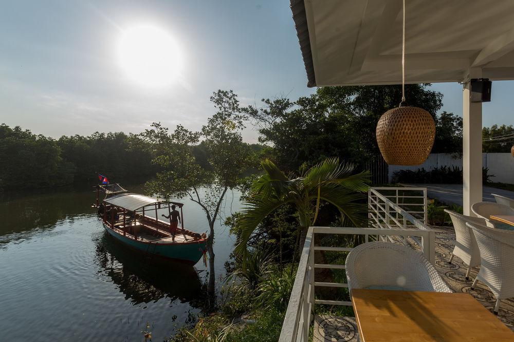 Golden River Resort Sihanoukville Esterno foto
